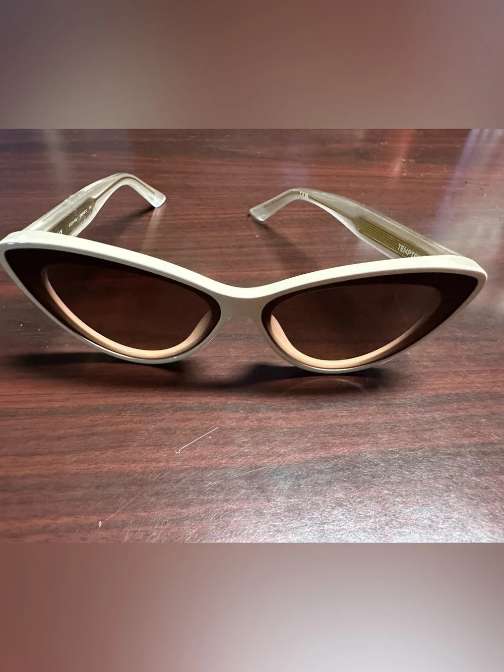 Quay Cream Cat-Eye Sunglasses TEMPTED NWOT
